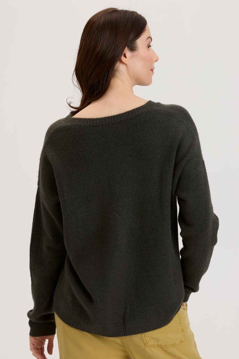 Gresham V-Neck - Image 4